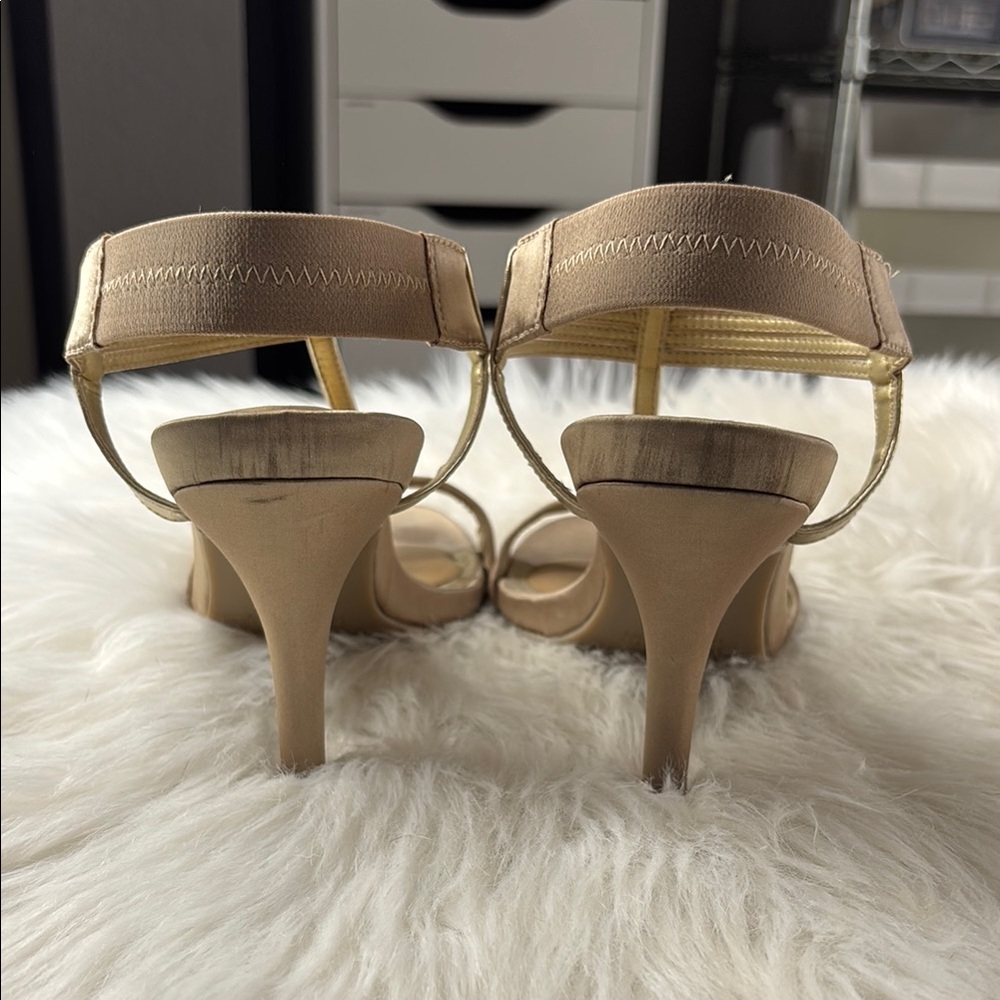 Kenneth Cole Gold Satin Heels T-Strap Design - Picture 6 of 7